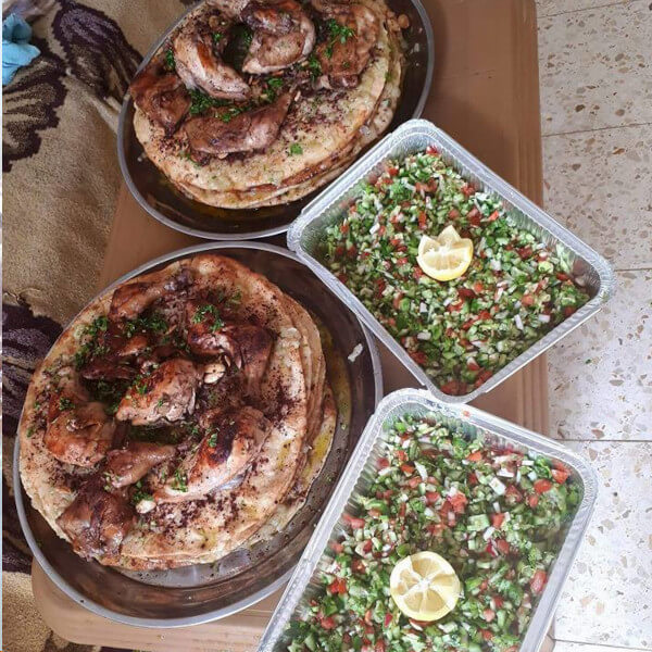 مسخن ( اربع ارغفة مع دجاجة و سلطة ) - ل 5 اشخاص 