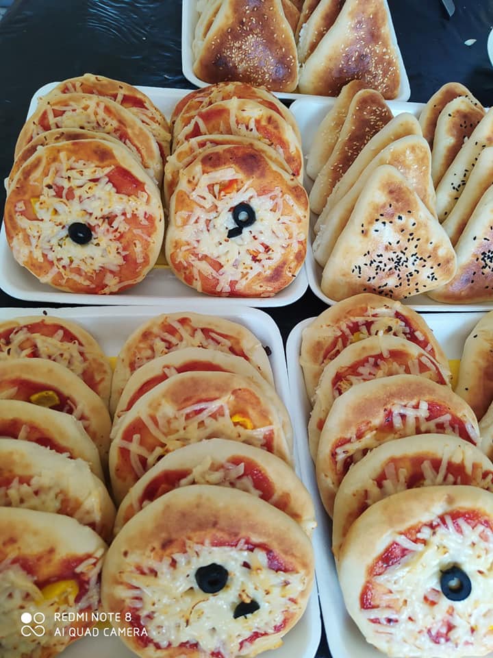A kilo of small mixed pastries