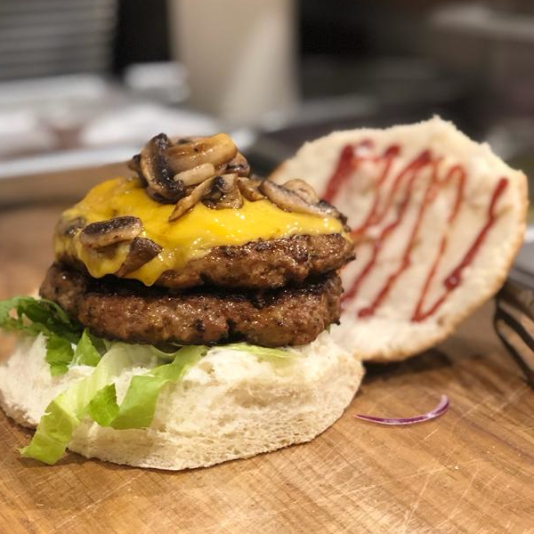 وجبة همبورغر ماتشو( بطاطا+ مشروب غازي)