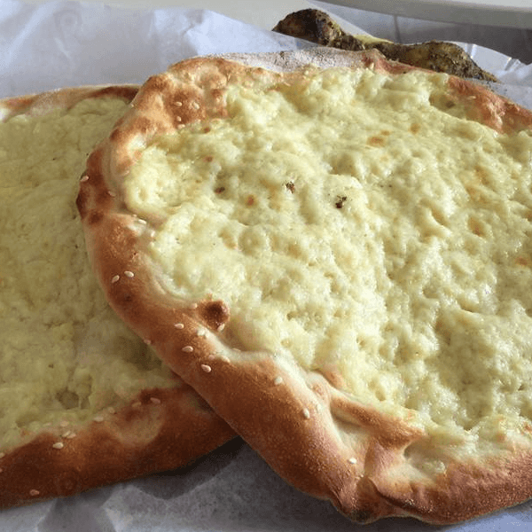 crunchy cheese manoucheh