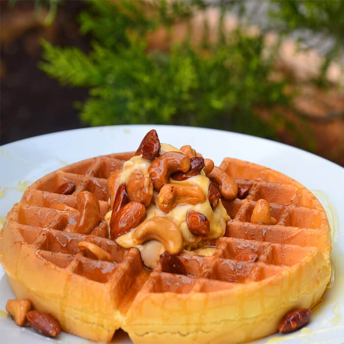 Waffle with cream, honey and nuts