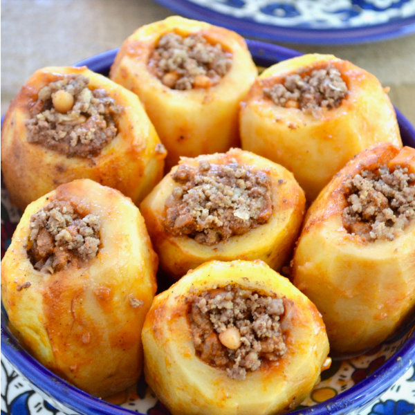 Potatoes stuffed with meat